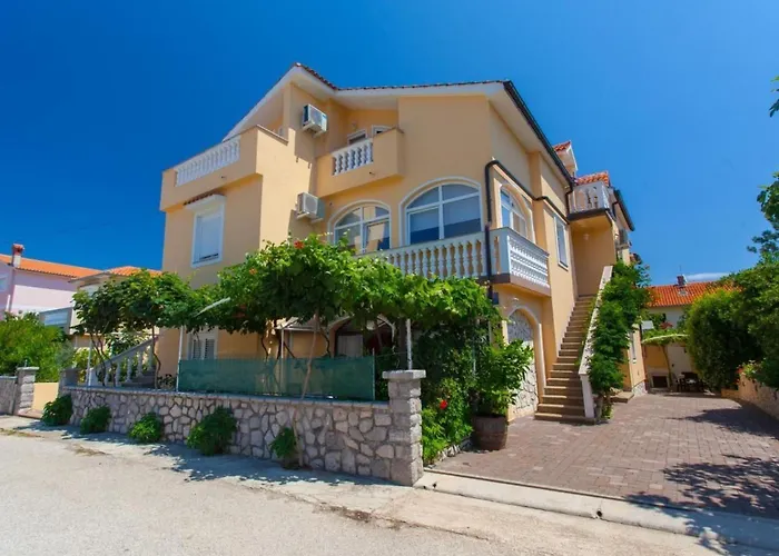 Tina 2 By Interhome Daire